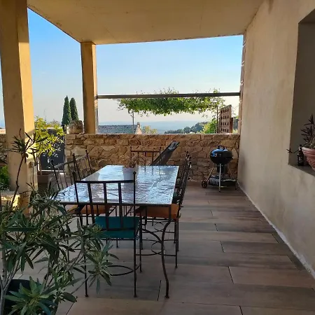 La Maison D'yvette Apartment *
